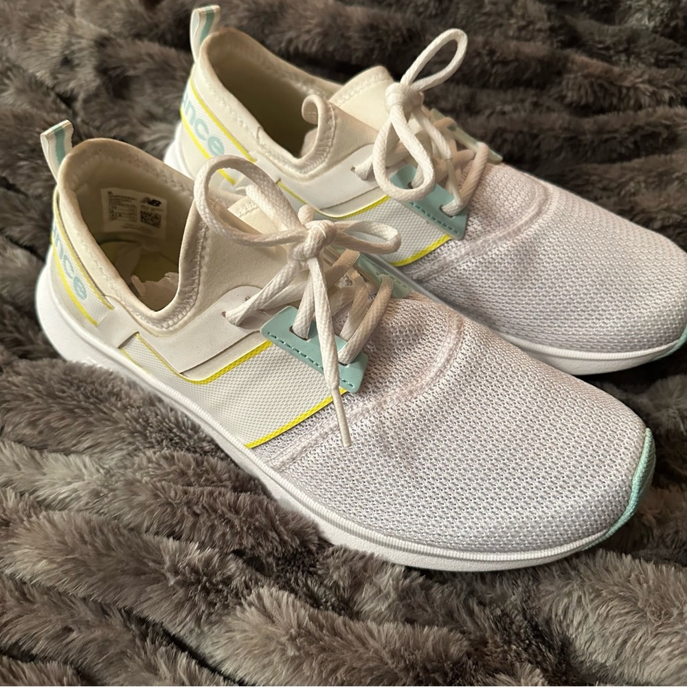 NEW White NB sz 10